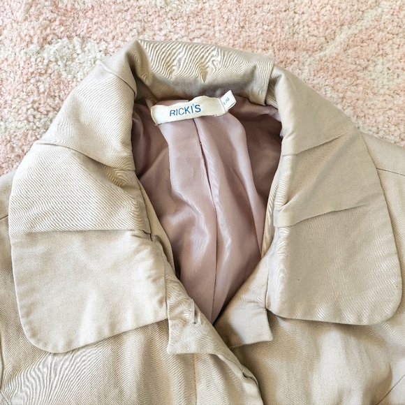 Beige Mid-Length Bell Sleeve Trench Coat with Rounded Neck & Waist Belt - Picture 3 of 16